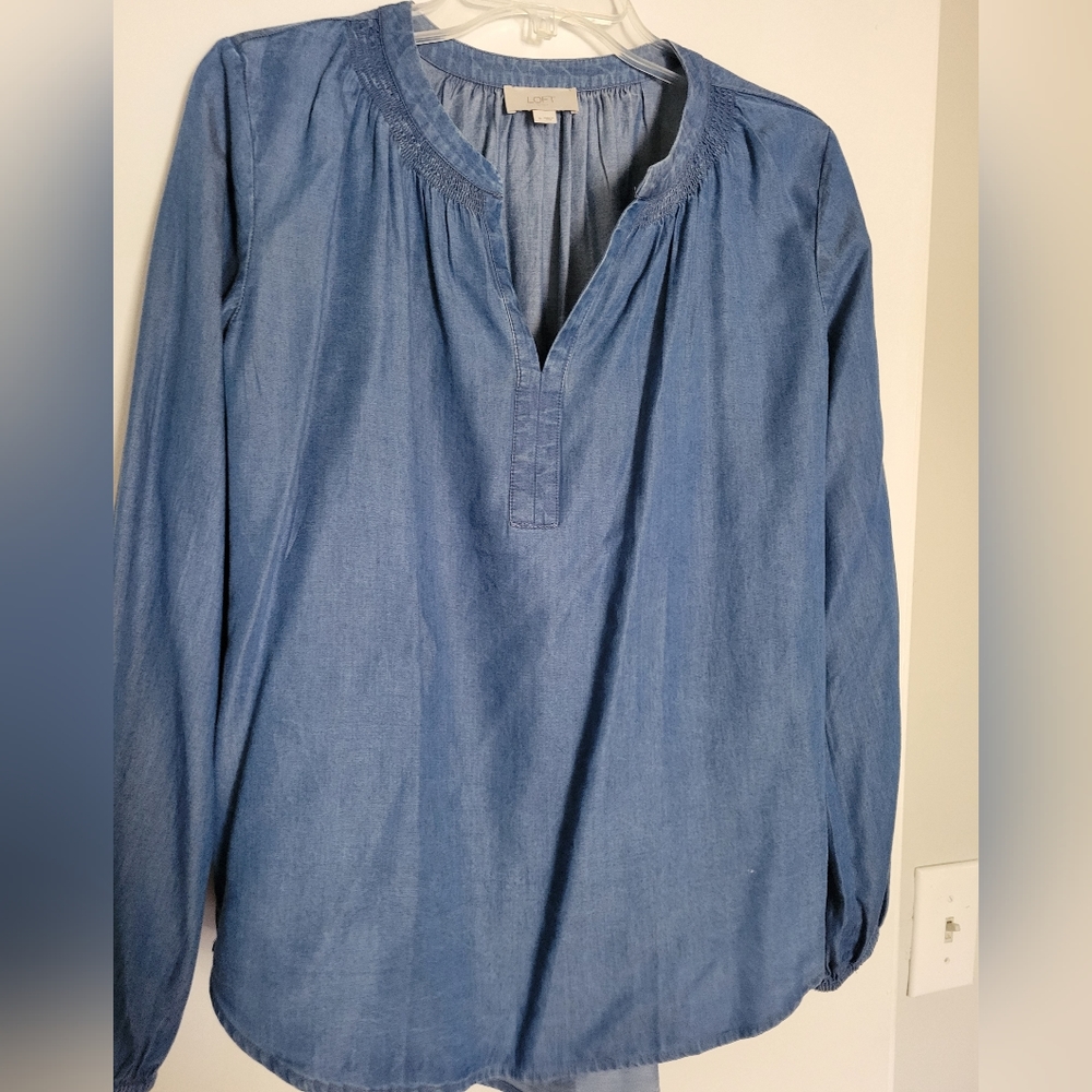 🎀Loft Chambray Top🎀